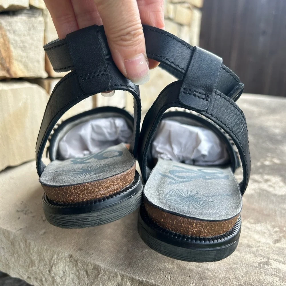 OTBT Voyage Stylish Black leather sandals w/unique woven detail NWOB Sz-8.5. Q